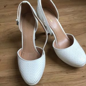 Brooks Brothers white lattice shoe size 8
